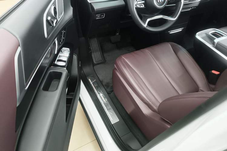 Used Buick Century 2023 2.0T Six-Seater Yinshi Edition Driver Seat