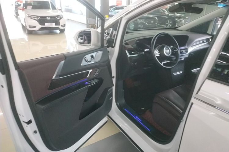 Used Buick Century 2023 2.0T Six-Seater Yinshi Edition Driver Seat
