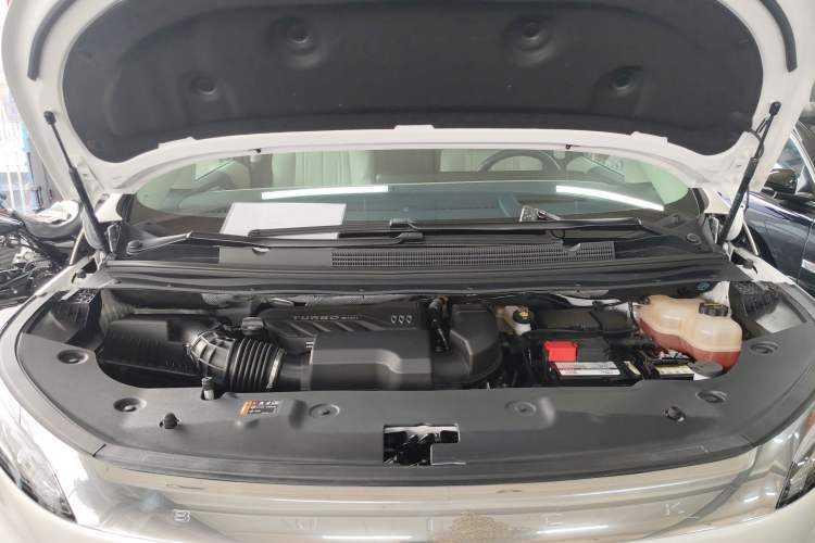 Used Buick Century 2023 2.0T Seven-Seater Yinshi Edition Engine Bay