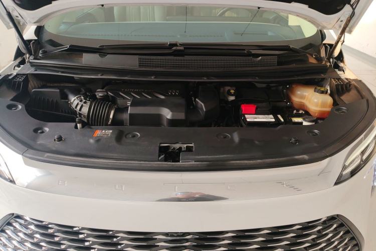 Used Buick Century 2023 2.0T Six-Seater Yinshi Edition Engine Bay
