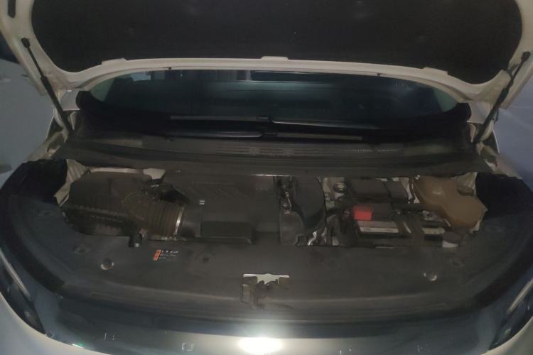 Used Buick Century 2023 2.0T Six-Seater Yinshi Edition Engine Bay
