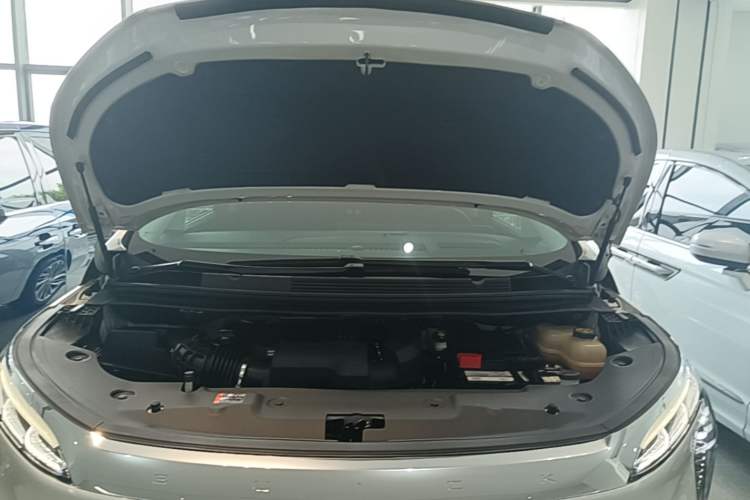 Used Buick Century 2023 2.0T Six-Seater Yinshi Edition Engine Bay