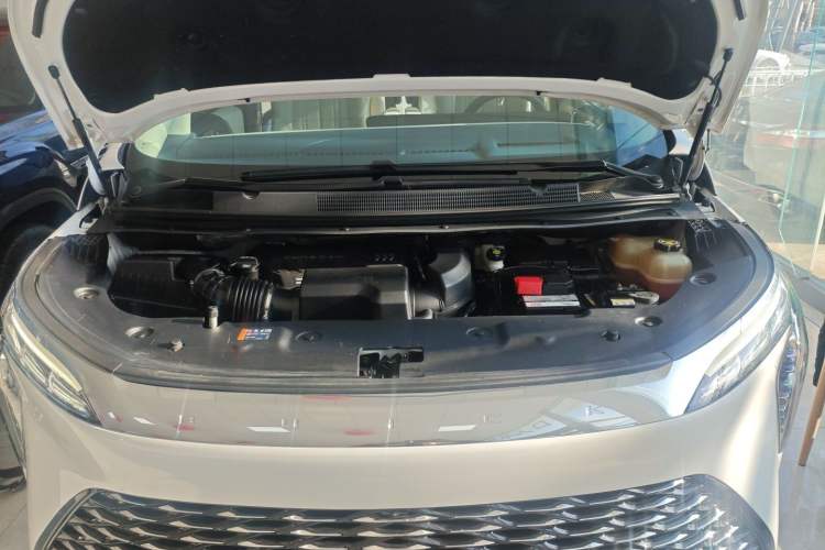 Used Buick Century 2023 2.0T Six-Seater Yinshi Edition Engine Bay