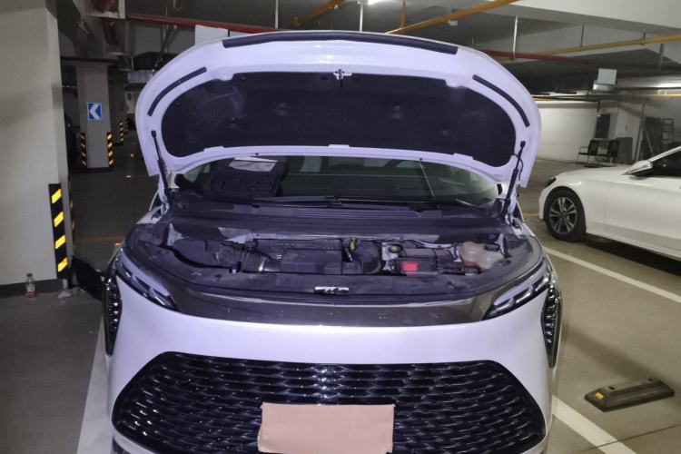Used Buick Century 2023 2.0T Seven-Seater Yinshi Edition Engine Bay