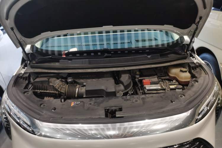 Used Buick Century 2023 2.0T Seven-Seater Yinshi Edition Engine Bay
