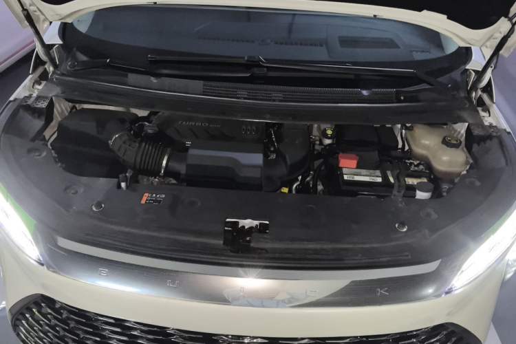 Used Buick Century 2023 2.0T Six-Seater Yinshi Edition Engine Bay