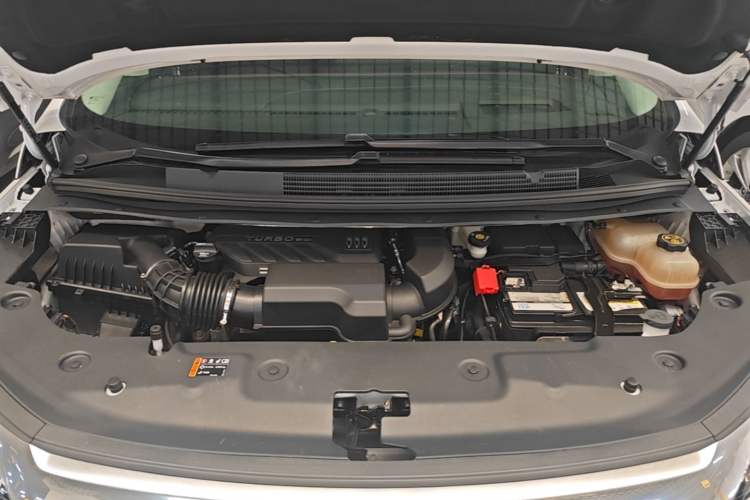 Used Buick Century 2023 2.0T Seven-Seater Yinshi Edition Engine Bay