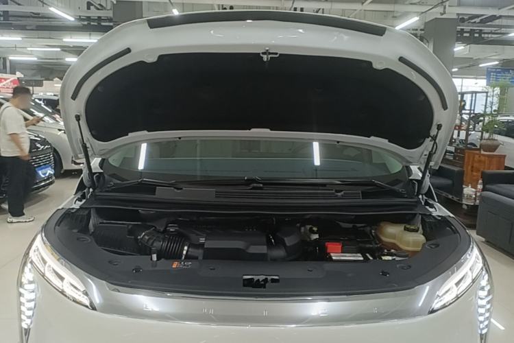 Used Buick Century 2023 2.0T Six-Seater Yinshi Edition Engine Bay