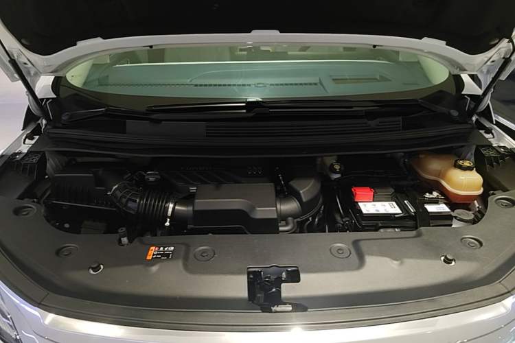 Used Buick Century 2023 2.0T Six-Seater Yinshi Edition Engine Bay