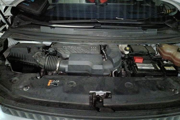 Used Buick Century 2023 2.0T Six-Seater Yinshi Edition Engine Bay