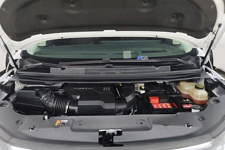 Used Buick Century 2023 2.0T Six-Seater Yinshi Edition Engine Bay