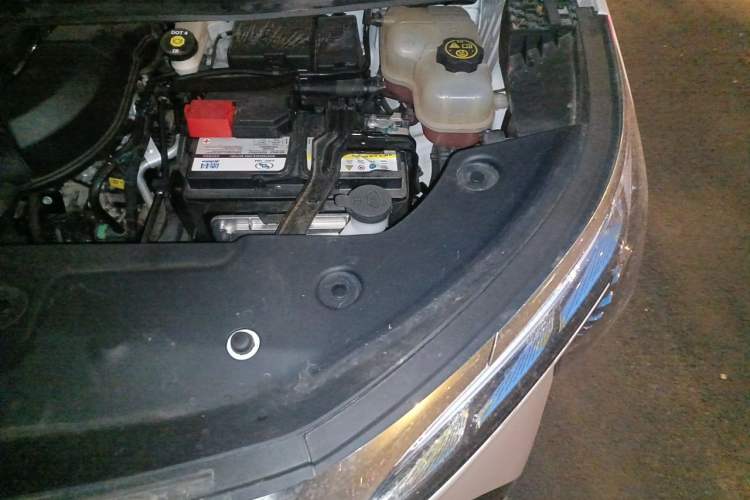 Used Buick Century 2023 2.0T Six-Seater Yinshi Edition Engine Bay Left