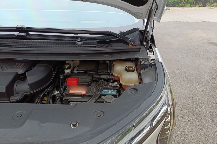 Used Buick Century 2023 2.0T Six-Seater Yinshi Edition Engine Bay Left