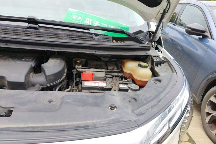 Used Buick Century 2023 2.0T Six-Seater Yinshi Edition Engine Bay Left