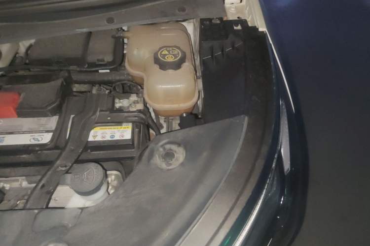 Used Buick Century 2023 2.0T Six-Seater Yinshi Edition Engine Bay Left