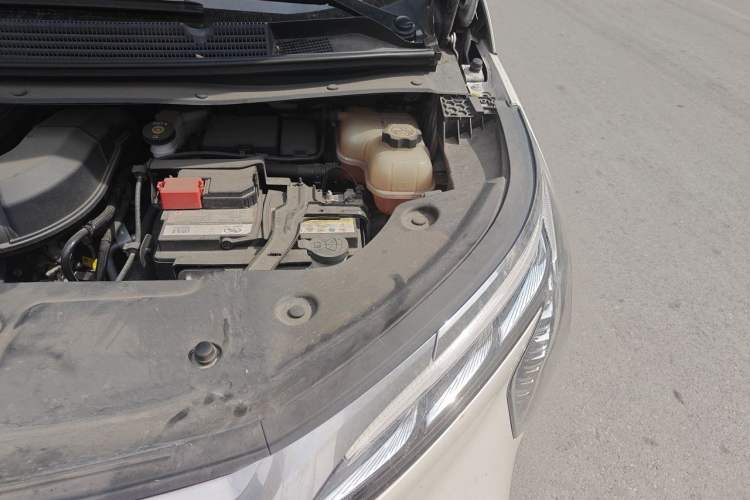 Used Buick Century 2023 2.0T Six-Seater Yinshi Edition Engine Bay Left