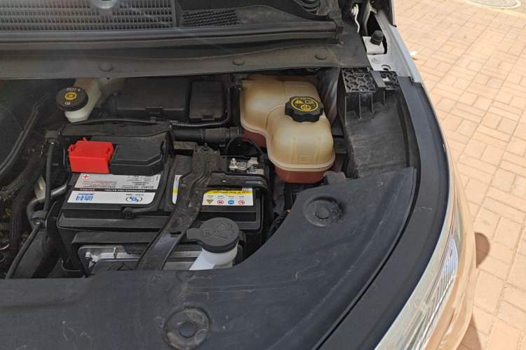 Used Buick Century 2023 2.0T Six-Seater Yinshi Edition Engine Bay Left