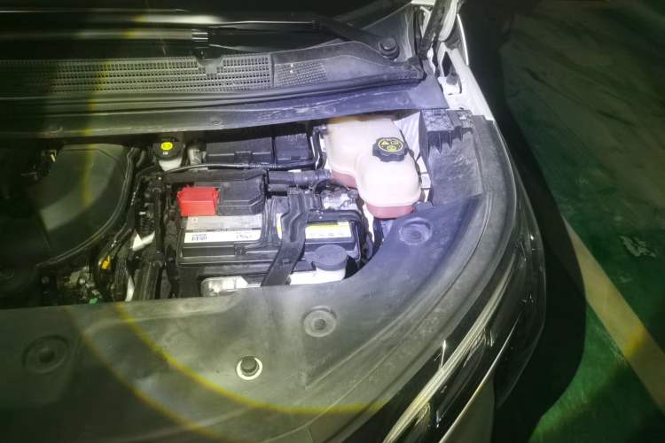 Used Buick Century 2023 2.0T Six-Seater Yinshi Edition Engine Bay Left