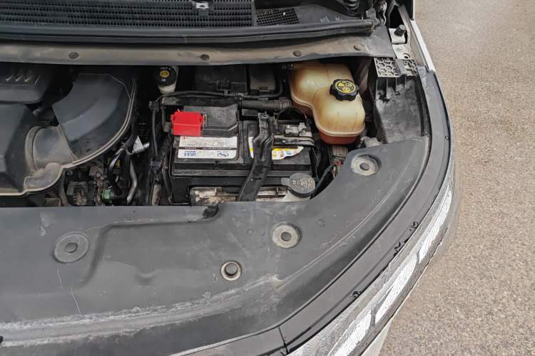Used Buick Century 2023 2.0T Six-Seater Yinshi Edition Engine Bay Left