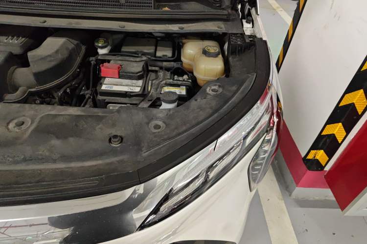 Used Buick Century 2023 2.0T Six-Seater Yinshi Edition Engine Bay Left
