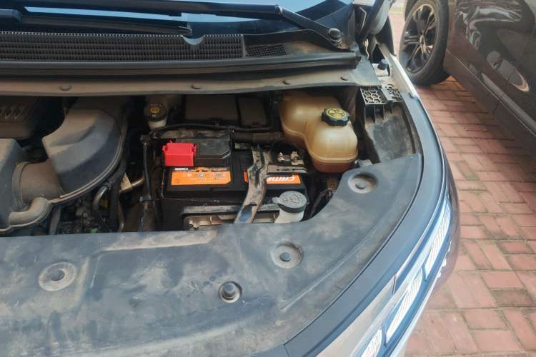 Used Buick Century 2023 2.0T Six-Seater Yinshi Edition Engine Bay Left
