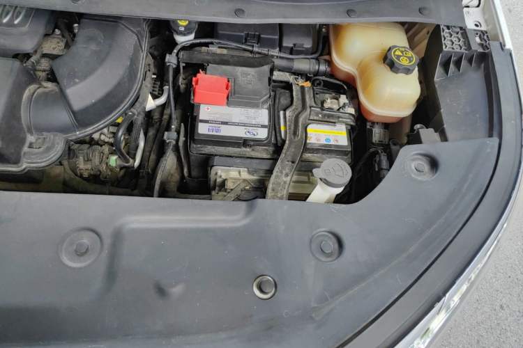 Used Buick Century 2023 2.0T Seven-Seater Yinshi Edition Engine Bay Left