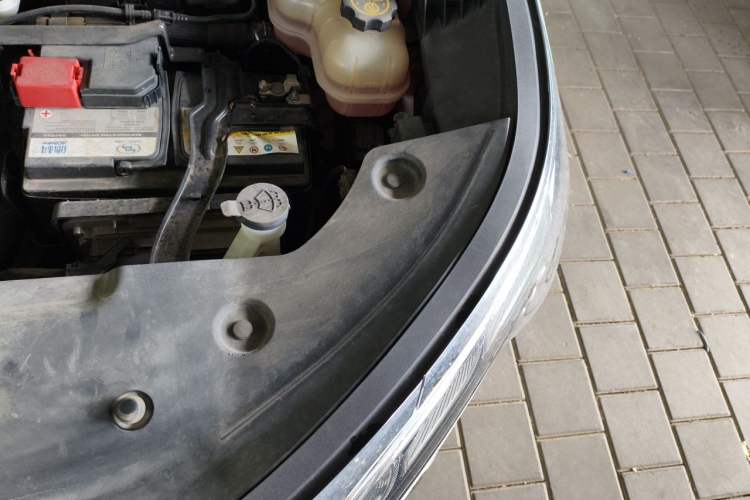 Used Buick Century 2023 2.0T Six-Seater Yinshi Edition Engine Bay Left