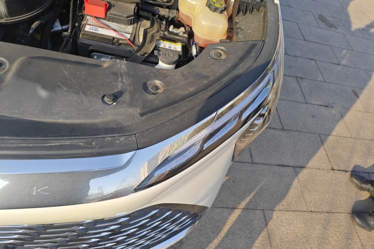 Used Buick Century 2023 2.0T Six-Seater Yinshi Edition Engine Bay Left