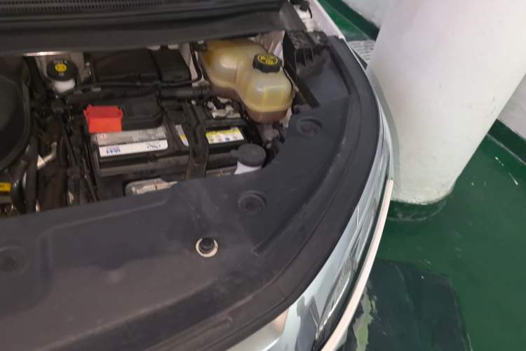 Used Buick Century 2023 2.0T Six-Seater Yinshi Edition Engine Bay Left