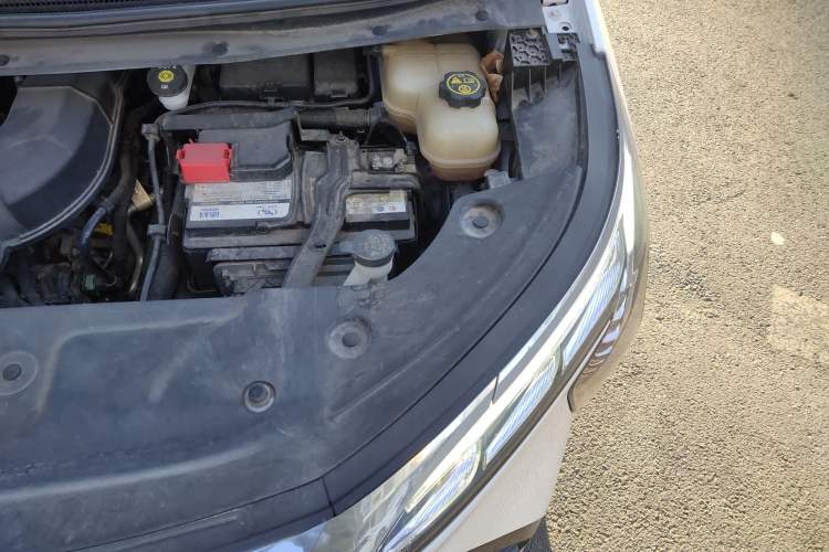 Used Buick Century 2023 2.0T Six-Seater Yinshi Edition Engine Bay Left