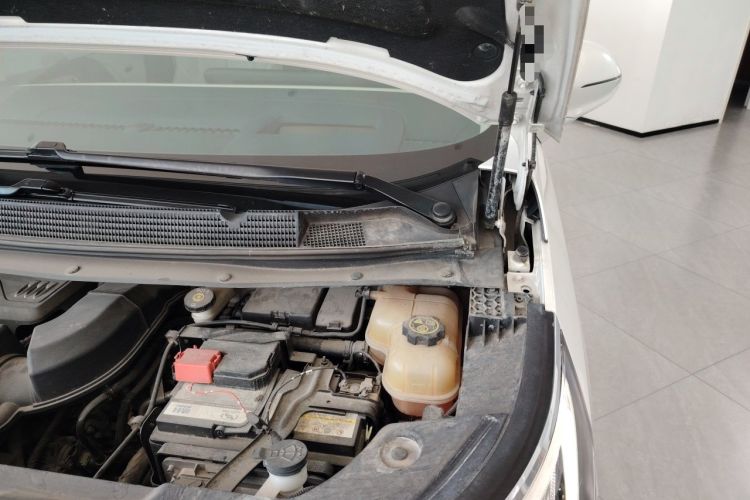 Used Buick Century 2023 2.0T Six-Seater Yinshi Edition Engine Bay Left