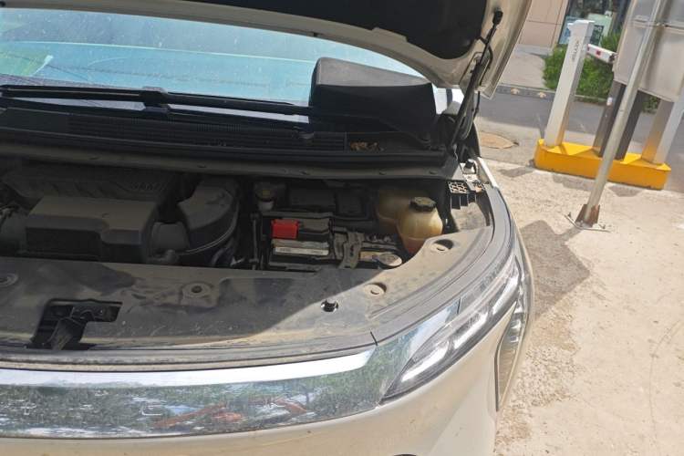 Used Buick Century 2023 2.0T Six-Seater Yinshi Edition Engine Bay Left