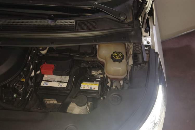 Used Buick Century 2023 2.0T Seven-Seater Deluxe Edition Engine Bay Left