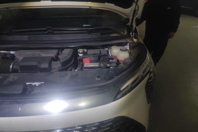 Used Buick Century 2023 2.0T Six-Seater Yinshi Edition Engine Bay Left