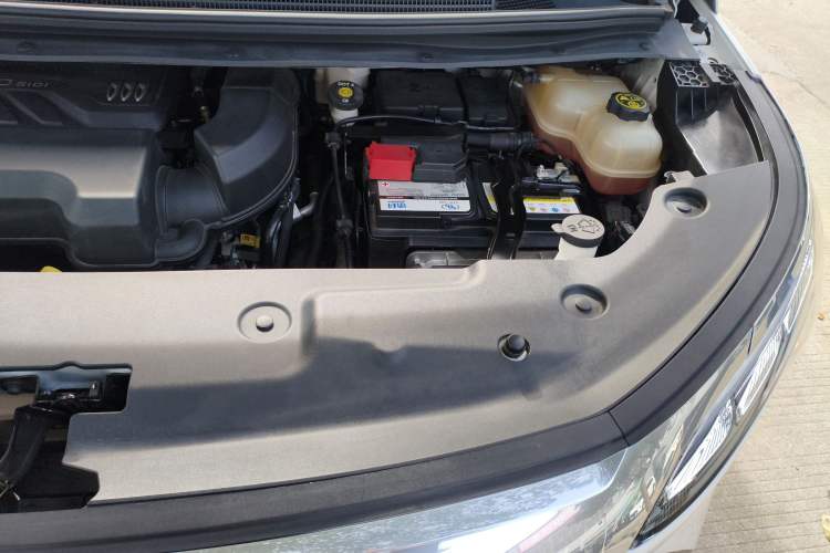 Used Buick Century 2023 2.0T Six-Seater Yinshi Edition Engine Bay Left
