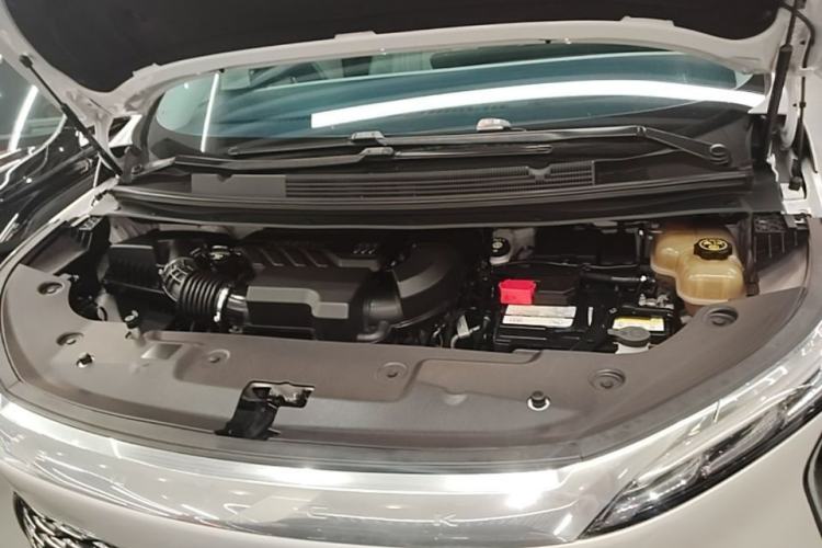 Used Buick Century 2023 2.0T Six-Seater Yinshi Edition Engine Bay