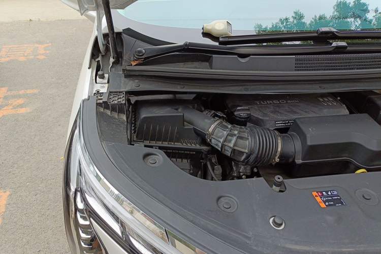 Used Buick Century 2023 2.0T Six-Seater Yinshi Edition Engine Bay Right