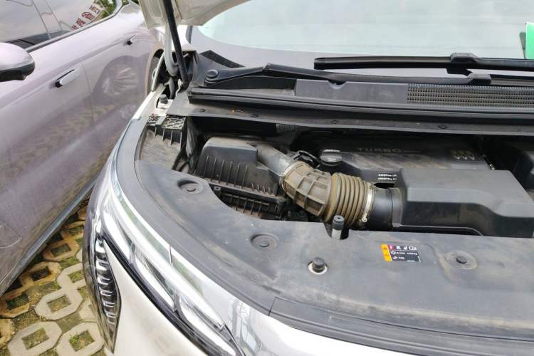 Used Buick Century 2023 2.0T Six-Seater Yinshi Edition Engine Bay Right