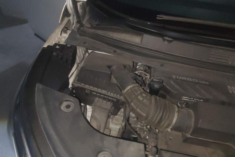 Used Buick Century 2023 2.0T Six-Seater Yinshi Edition Engine Bay Right