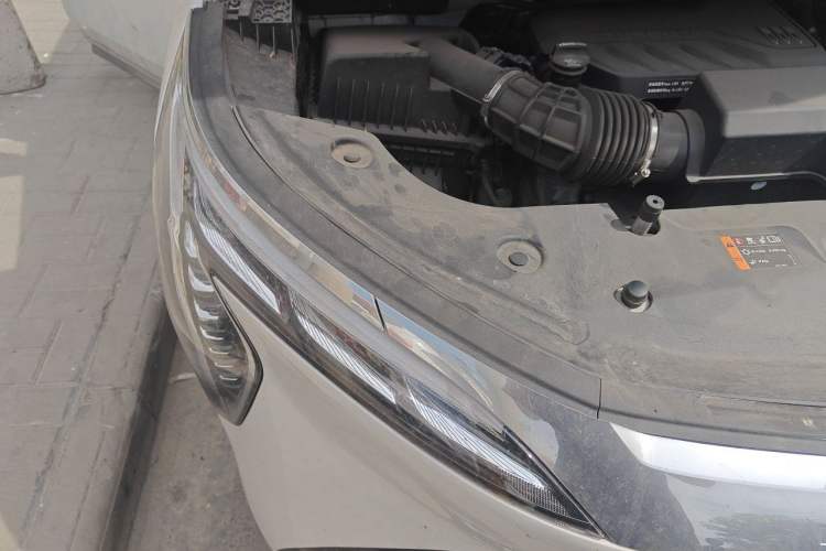 Used Buick Century 2023 2.0T Six-Seater Yinshi Edition Engine Bay Right