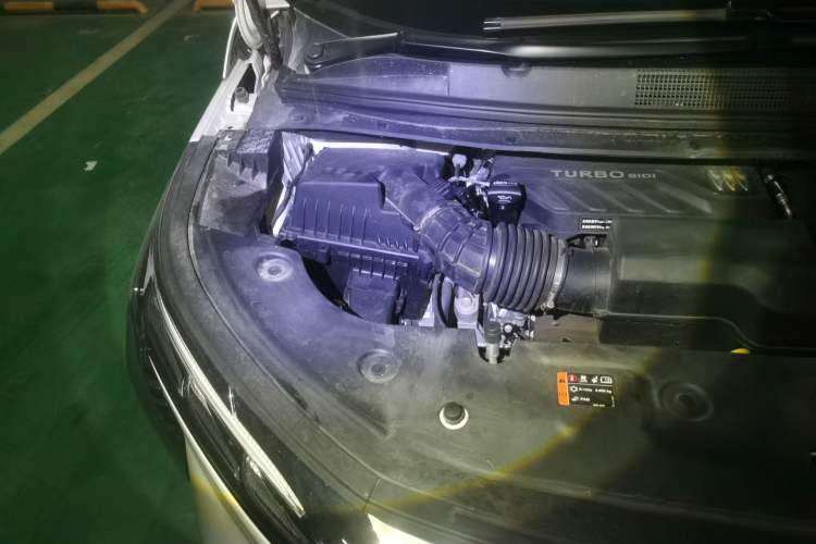 Used Buick Century 2023 2.0T Six-Seater Yinshi Edition Engine Bay Right