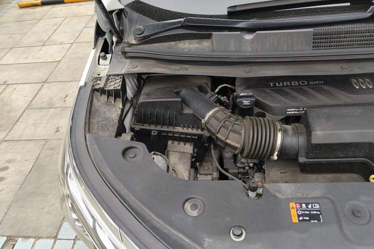 Used Buick Century 2023 2.0T Six-Seater Yinshi Edition Engine Bay Right