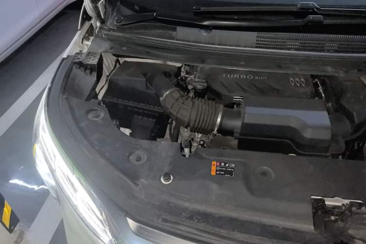 Used Buick Century 2023 2.0T Six-Seater Yinshi Edition Engine Bay Right