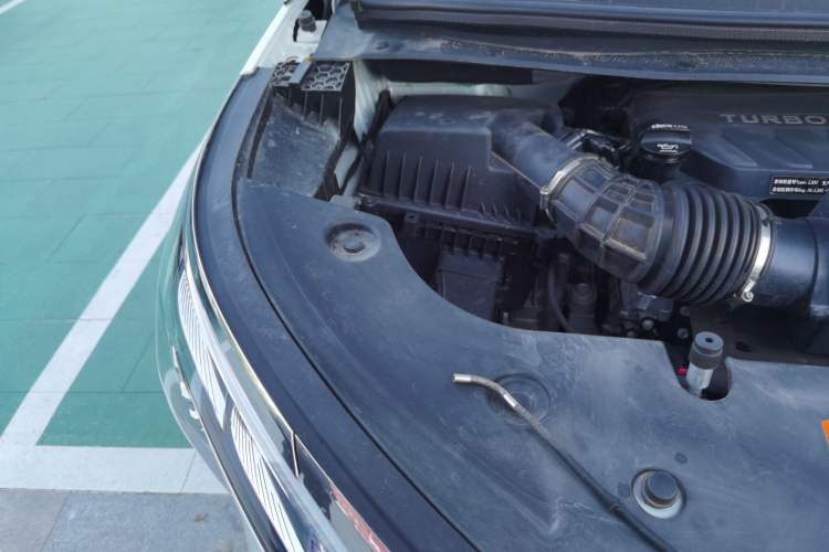 Used Buick Century 2023 2.0T Six-Seater Yinshi Edition Engine Bay Right