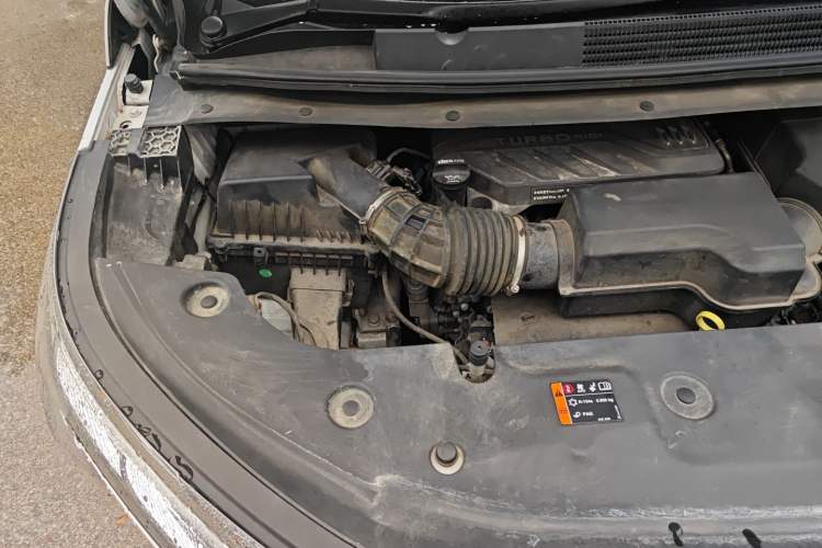 Used Buick Century 2023 2.0T Six-Seater Yinshi Edition Engine Bay Right