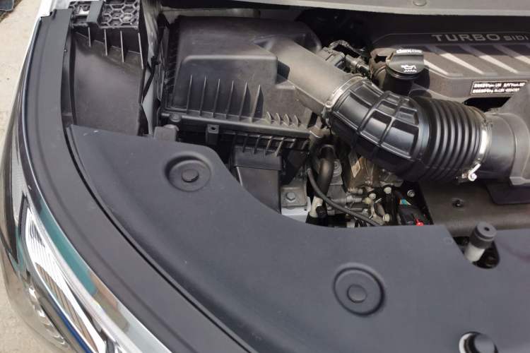 Used Buick Century 2023 2.0T Six-Seater Yinshi Edition Engine Bay Right
