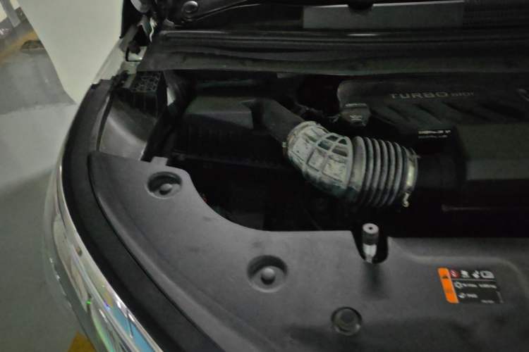 Used Buick Century 2023 2.0T Seven-Seater Yinshi Edition Engine Bay Right