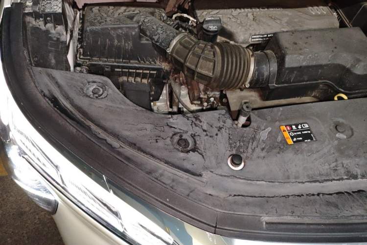 Used Buick Century 2023 2.0T Seven-Seater Yinshi Edition Engine Bay Right