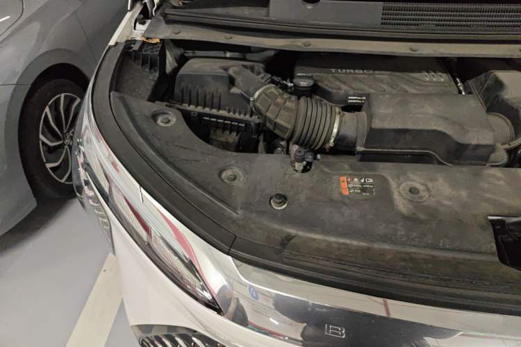 Used Buick Century 2023 2.0T Six-Seater Yinshi Edition Engine Bay Right