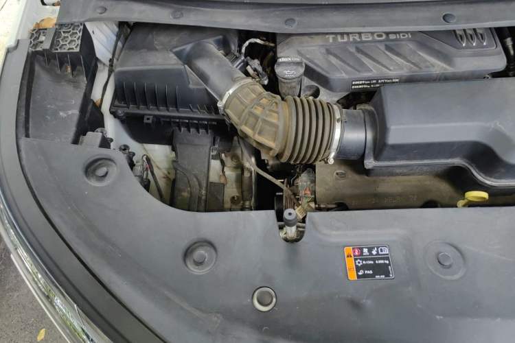 Used Buick Century 2023 2.0T Seven-Seater Yinshi Edition Engine Bay Right